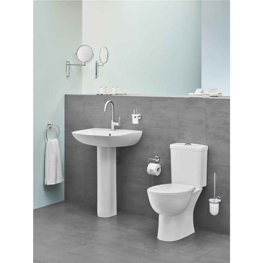 Close Coupled Rimless Toilet with Soft Close Seat - Grohe Bau Closed Back