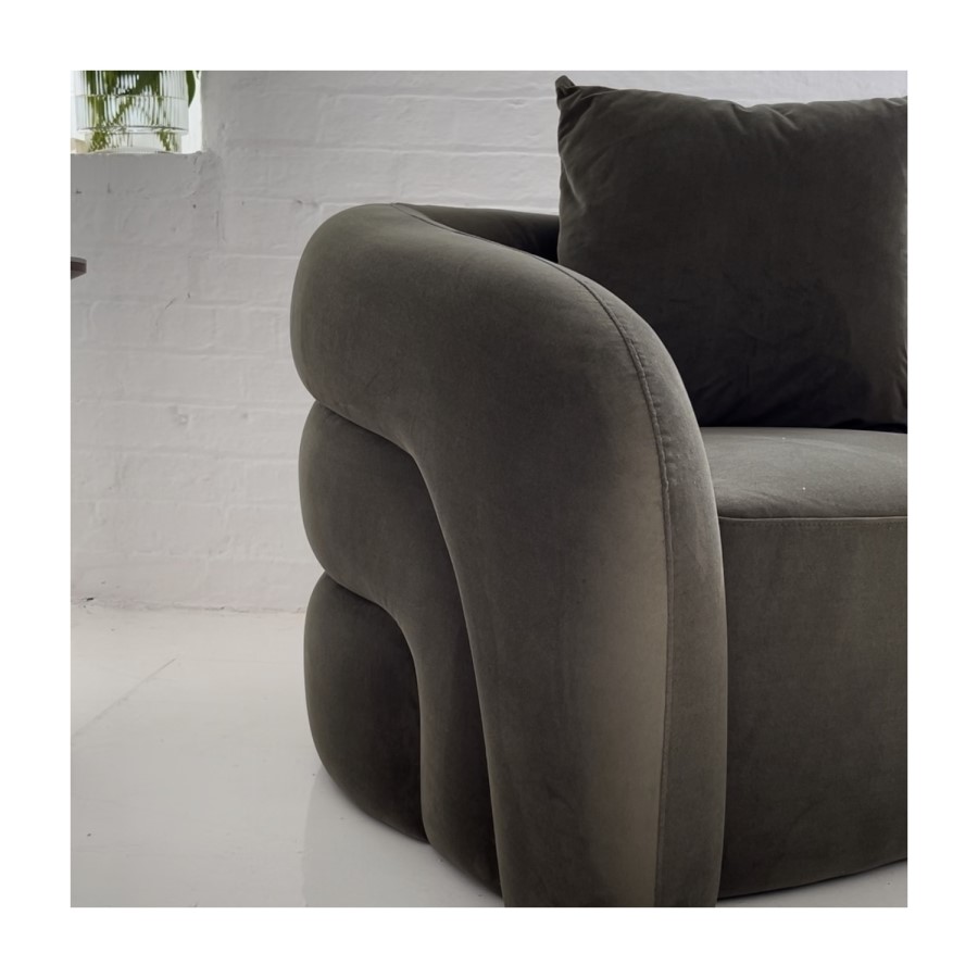 Modern Green Velvet Armchair with Cushion - Zuri